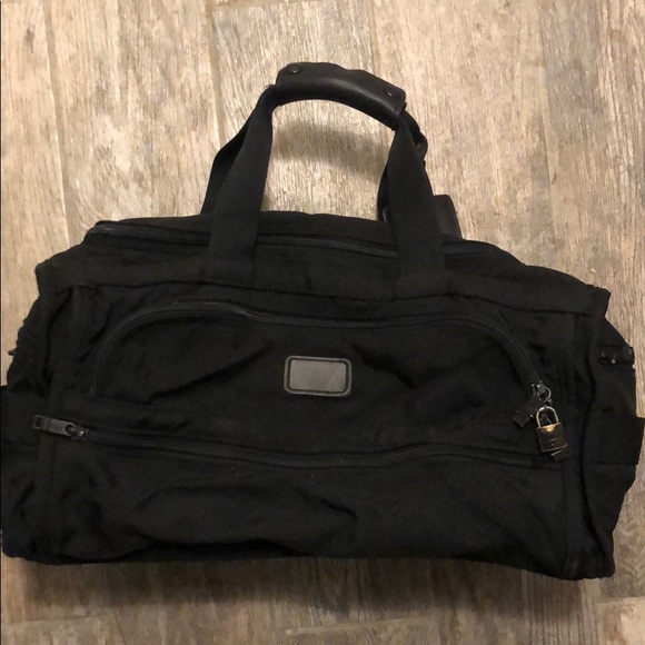 tumi duffle